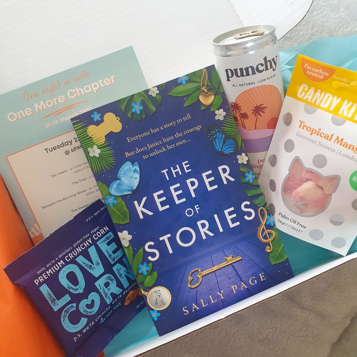 Huge thank you to @0neMoreChapter_ for my snack pack and surprise copy of #TheKeeperOfStories ahead of the showcase tomorrow evening! I'm looking forward to it 😊❤

#OneMoreChapter #OneNightInWithOMC