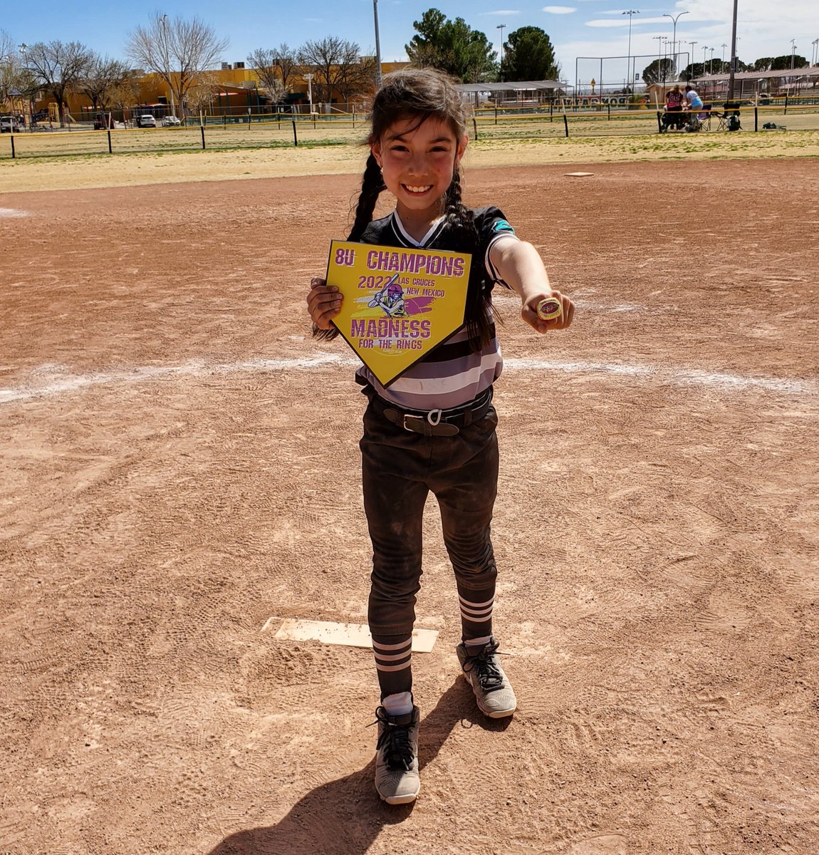 jacquee3503's tweet photo. Charlotte and her team went undefeated this past weekend and came back tournament CHAMPIONS! The girls fixed their mistakes from the last tourney and came back strong to win this one. Hard work pays off! So proud of my Charlotte and her teammates.  #ladyforce #8u #champs 🥎💙🥇 https://t.co/LEB6WoeRKq