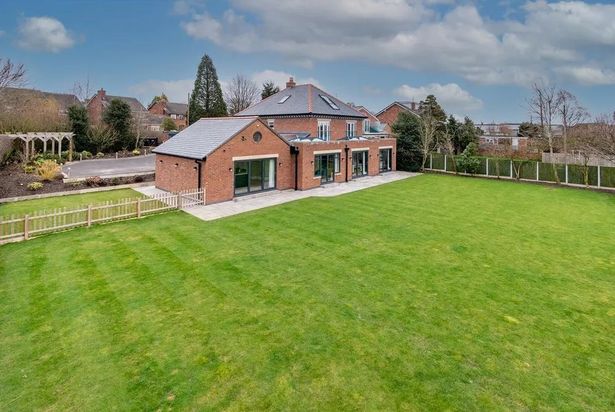 Five millionaire mansions for sale in Greater Manchester 
buff.ly/3Jnnaed
Contact us at contact@minihangroup.co.uk 
Phone Number: +44 1282 570599
or PM us through our page
#quality #accommodation #housing #property #Lancashire #tenants