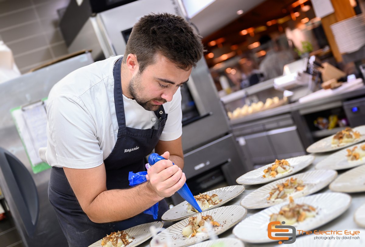 Amazing evening with the fantastic Chef Oli Marlow <a href="/olimarlow/">oliver marlow</a> at <a href="/chewtonglen/">Chewton Glen</a> The food was on another level. <a href="/gbchefs/">Great British Chefs</a> <a href="/GBMofficial/">Great British Menu</a> #GreatBritishMenu #chef