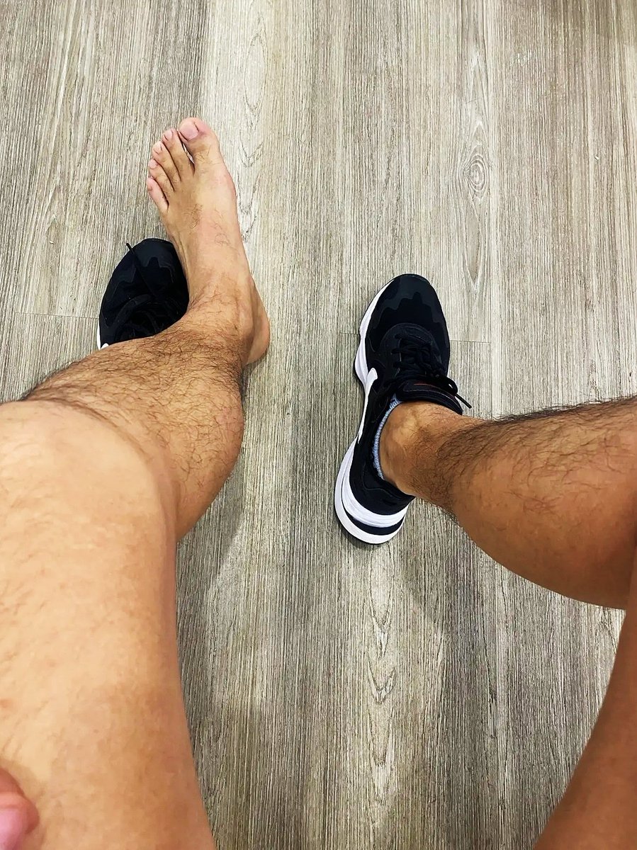 hzfootmaster's tweet photo. 跑跑步，出出汗！#footmaster #alphamaleforslave #feetworshi̇p https://t.co/j8Wl53wjqw