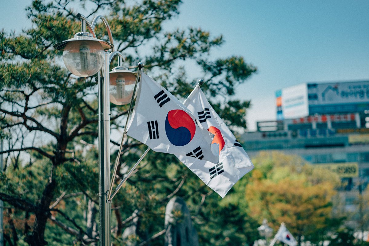 🇰🇷 ¿Cómo será la #políticaexterior de #Corea del Sur con su nuevo presidente?
⚖️ Seúl buscará un equilibrio entre 🇺🇸 y 🇨🇳 al tiempo que reforzará vínculos con Japón, la UE o la OTAN. 
✍️ <a href="/wizma9/">Mario Esteban</a> e <a href="/irene_martinezf/">Irene M F</a>.
realinstitutoelcano.org/analisis/la-po…