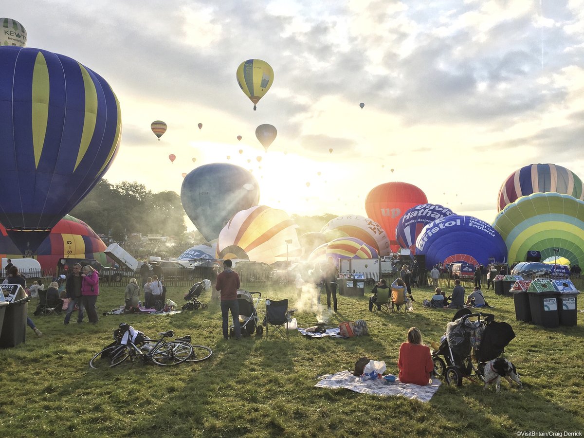 VisitBritainBR's tweet photo. Quem aí topa um passeio de balão em Bristol?
📌: Bristol, Inglaterra
📷: VisitBritain/Craig Derrick
#WelcomeToAnotherSideOfBritain #Bristol #VisitBristol #BristolBalloon #BalloonRide #Fun #Leisure #PicsofBristol https://t.co/rLQBQgbfIV