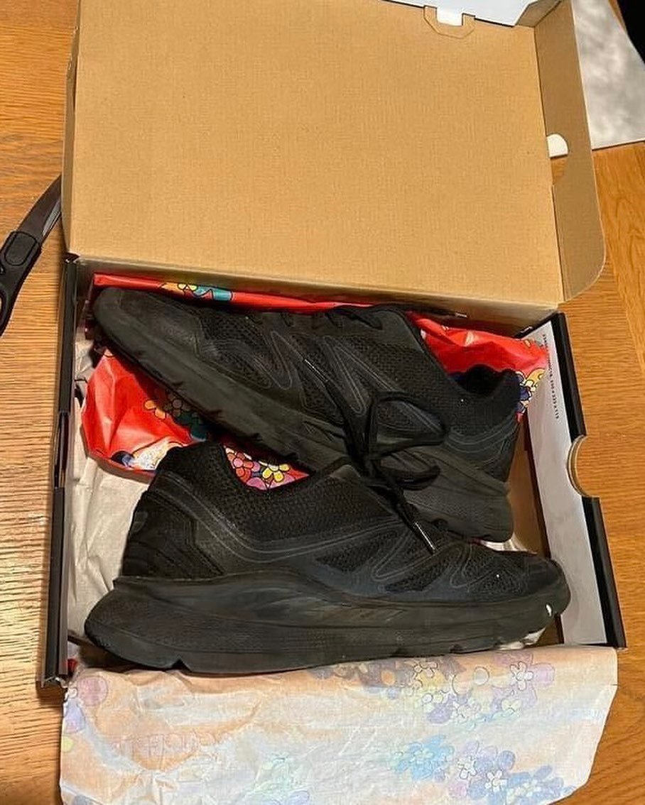 CaptainCreps's tweet photo. FedEx drivers at it again on a fresh delivery of AM1 Concepts!

The dude even left his work shoes in there! 😂 https://t.co/hMQHfmsGpF