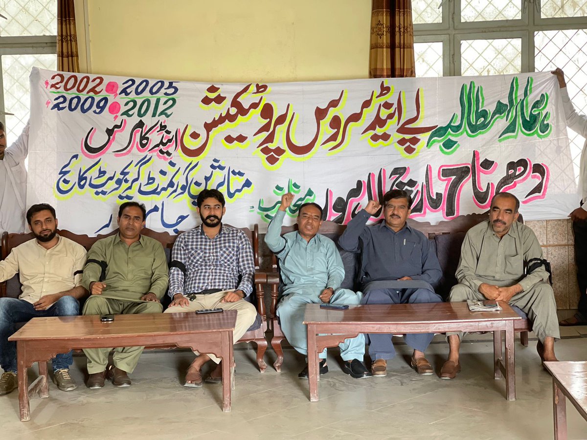 teacherqasim's tweet photo. Great teachers believe in their students and trust that each one has something special that can be built upon.
 #استاد_کو_عزت_دو https://t.co/6xK70Wuo1y