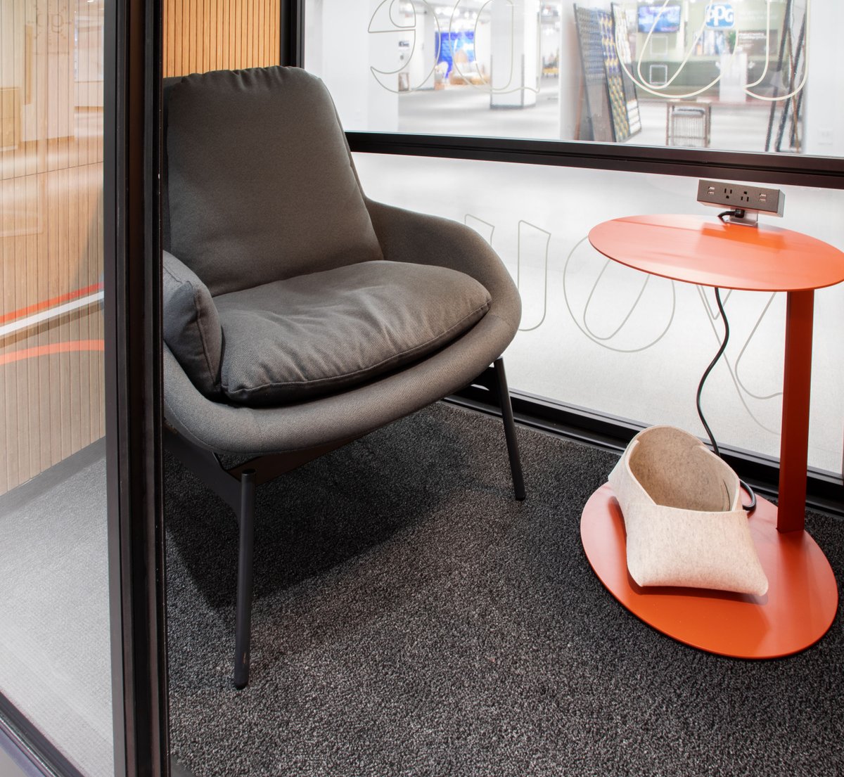 snapcab's tweet photo. Find peace in your work day👆 Glass rear wall allows for you to remain visible to your team, while giving you a quiet space to #focus. 

#spacetobeyou #workspace #snapcab #workplace #snapcabworkspace #coworking #officedesign #interiordesign #coworkingspaces https://t.co/UeAX0a04SM
