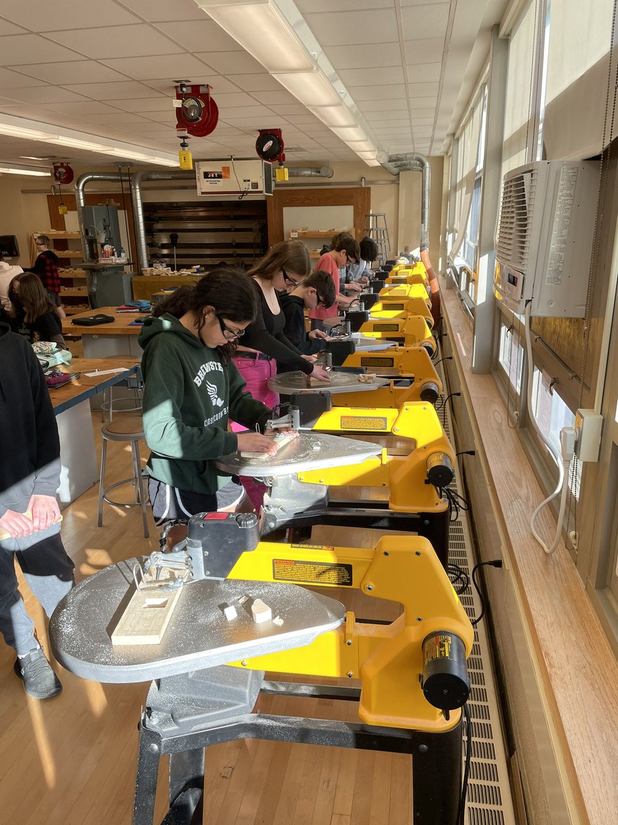 tradesclass's tweet photo. Suns out, scroll saws out! #letsgetcutting @WMS_Principal @MsManguso @brewsterschools @Brewsterisms https://t.co/n9fMkixvV9