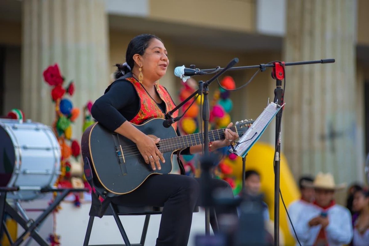 vlackper's tweet image. Gracias Kopani Guerrero por tu visita al Gran Festival Artístico por el Día del Artesano. Un reconocimiento a tu aportación a la Cultura, tu música mueve a Guerrero!!🐯