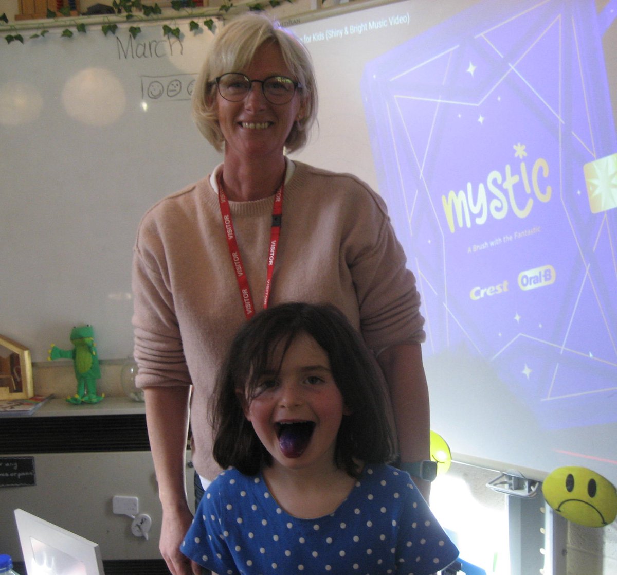 Mount_Kelly's tweet photo. #Dentist #AlexHutton came to talk to the Pre-Prep on Friday about looking after their teeth by choosing the right foods, brushing them twice a day for 2 minutes and explained how they are important for smiling, talking, and eating! 🦷🪥 https://t.co/mAm7ufU0SY