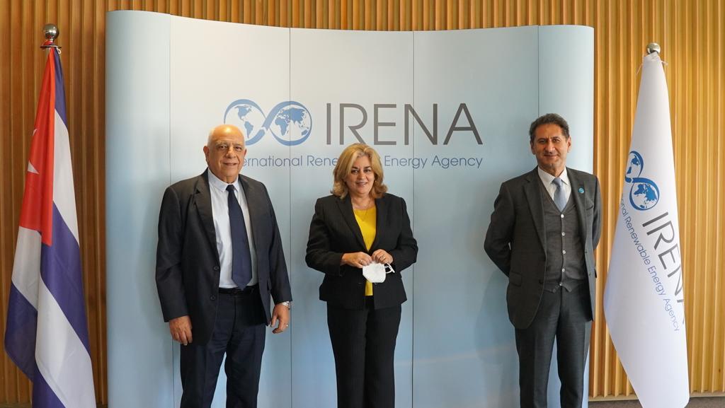 Durante el encuentro de la VM <a href="/Deb_invexCuba/">Déborah Rivas</a> y el director general de #IRENA, se ratificó que #Cuba está más decidida que nunca a luchar contra el #cambioclimático y a conseguir una recuperación económica #sostenible aumentando los proyectos de #energíasrenovables.
#MINCEX
