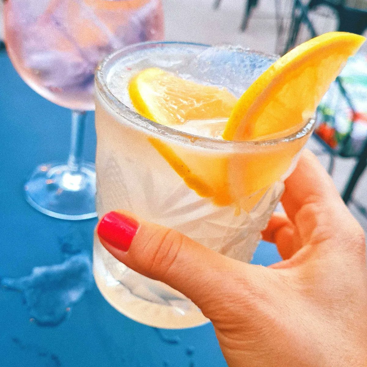 winesofarg's tweet photo. Happy #VermouthDay!🥂🍷Did you know that Argentinian #vermouth…?

👅Can be white, red or rosé; dry or sweet; young or aged; spicy, fruity or bitter…
🌿Has a unique aromatization and flavors of fruits, herbs, spices, roots and flowers.

#VinoArgentino #Wine #VermouthTime #Vermut https://t.co/UGScQEBurX