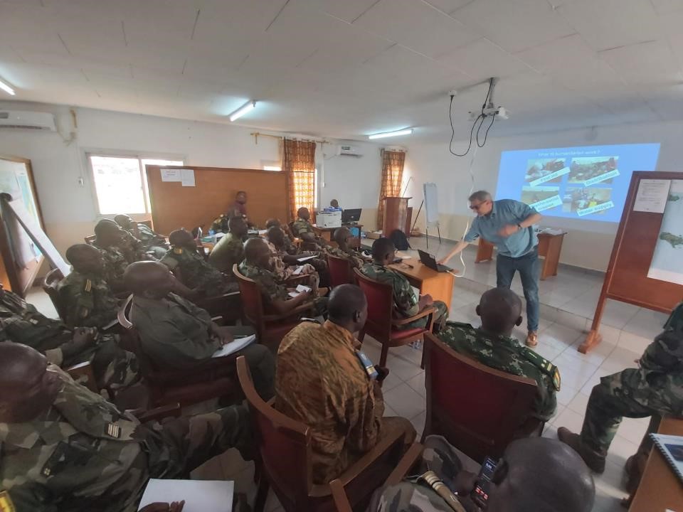 ESIG_Yaounde's tweet image. As part of exercise OPEMAPA, #IWC has been honored to receive representatives from #ICRC, #NUDP, #HCR and #OCHA, came for testimony about #NGO actions in conflicts’ areas, and explain their expectations towards armed forces deployed in Peace Keeping Operations.