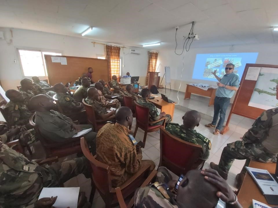 ESIG_Yaounde's tweet image. As part of exercise OPEMAPA, #IWC has been honored to receive representatives from #ICRC, #NUDP, #HCR and #OCHA, came for testimony about #NGO actions in conflicts’ areas, and explain their expectations towards armed forces deployed in Peace Keeping Operations.