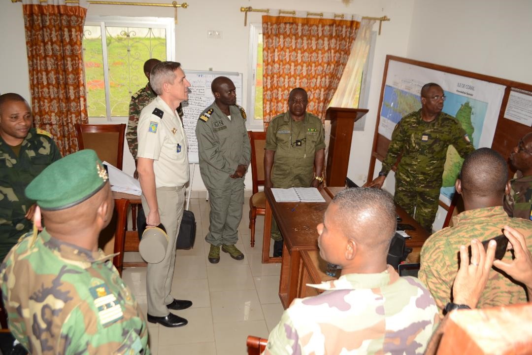 ESIG_Yaounde's tweet photo. Tuesday, march the 15th, #IWC has been honored to welcome BG MABIN, head of French🇫🇷 Elements in Gabon🇬🇦 #EFG. He came to share with the auditors his own experience of counter-insurgency operations. https://t.co/6tY2nhfzZv