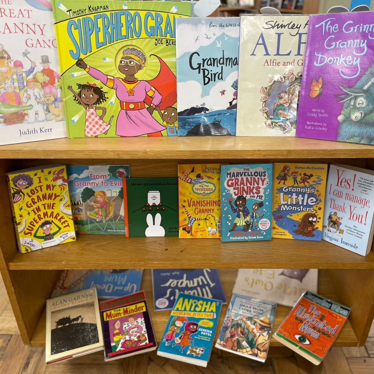 BurgRdLibrary's tweet photo. Happy Mother's Day 🌷

Ahead of Mother's Day this Sunday we have put together a wonderful display of books for you to enjoy! 

Swipe to see the other side of the trolley 👀 

#BurgessRoadLibrary #LibrariesOfInstagram #MothersDay #HappyMothersDay #MothersDay2022 https://t.co/HRoCgN9lcQ