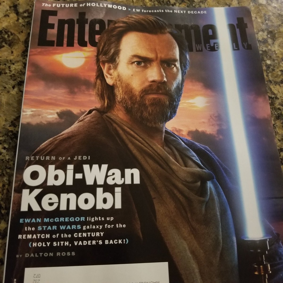 slanoue2016's tweet photo. Last print issue of #EntertainmentWeekly! 😢 Well, at least it's a great #collectible cover... #lastprintissue #lastissue #printisdead #magazinesaredying Now the only remaining magazines I have left are Soap Opera Digest, Watch! and Good Housekeeping. 😢😢😢 https://t.co/jH2V9Ui1Dq