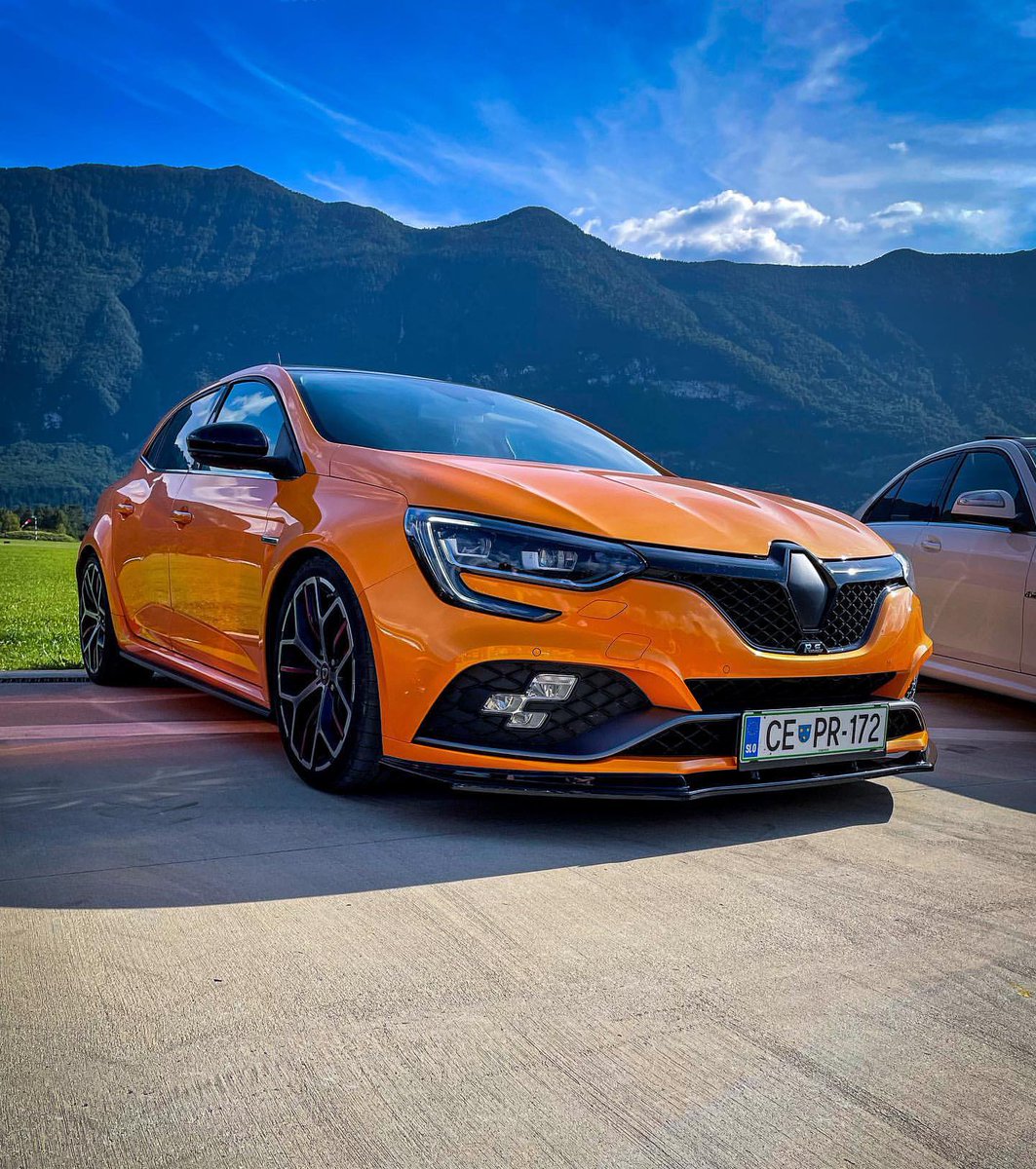 carpxrnpicx's tweet photo. Megane RS https://t.co/mZXjyolOSc