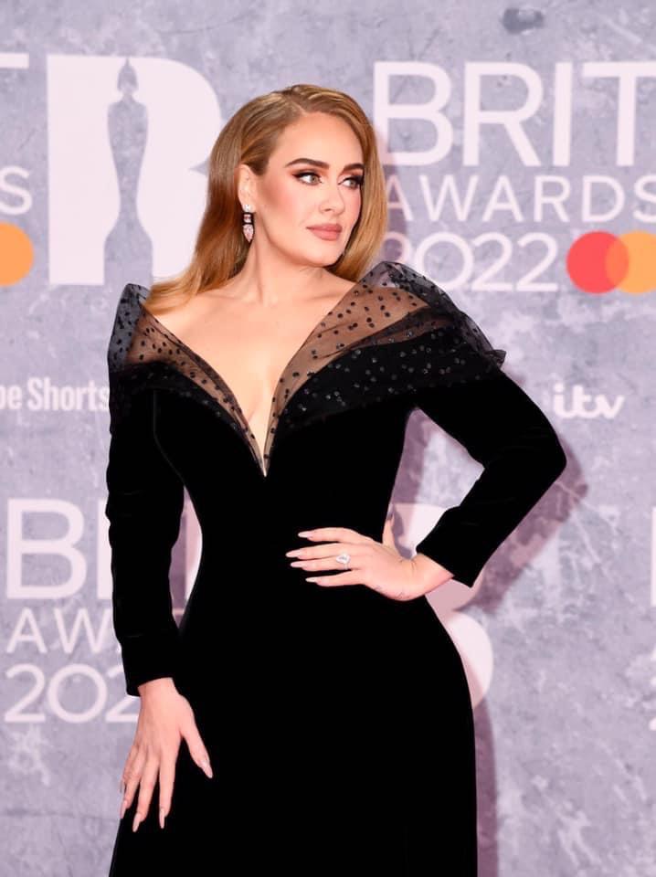 adele1626's tweet photo. @BRITs @Adele @GlassAnimals My queen's outfit @adele ❤️ https://t.co/rzRpmeGzLH
