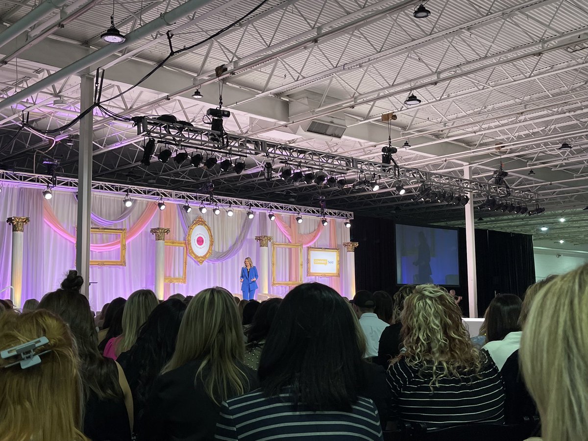 OFFPRICE Show tweet media