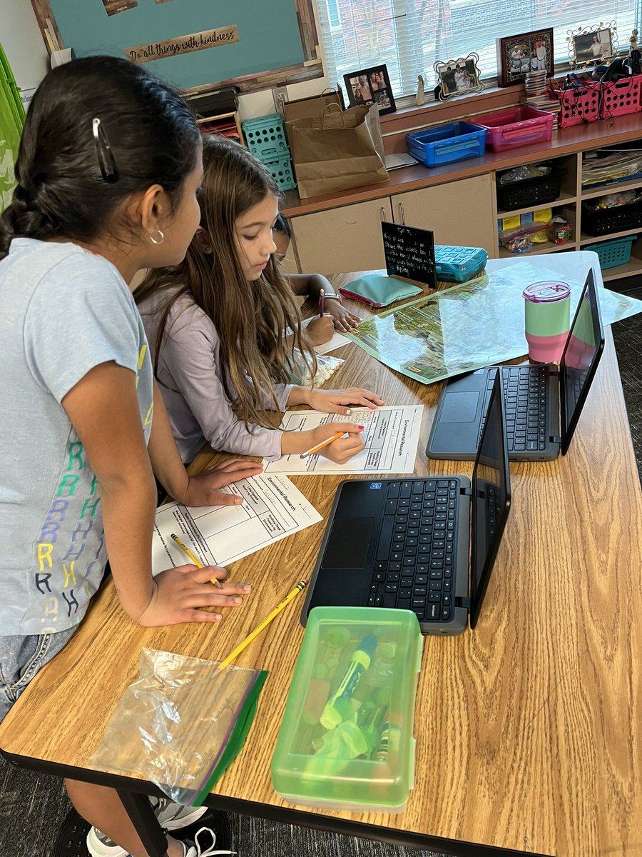MarciBowerman's tweet photo. You would have thought I gave the kids gold when I passed out these posters! Kids still need to use other things besides technology to do research. @AshleyElem #fisdelemscience https://t.co/LzvwB4l636