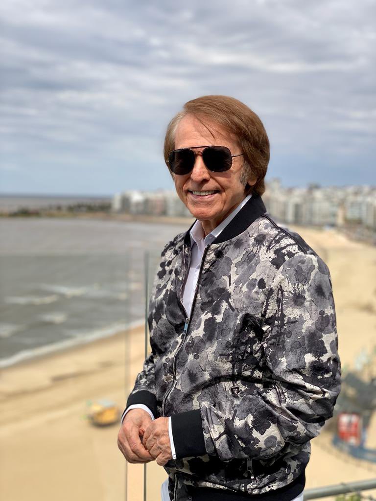 RAPHAELartista tweet picture