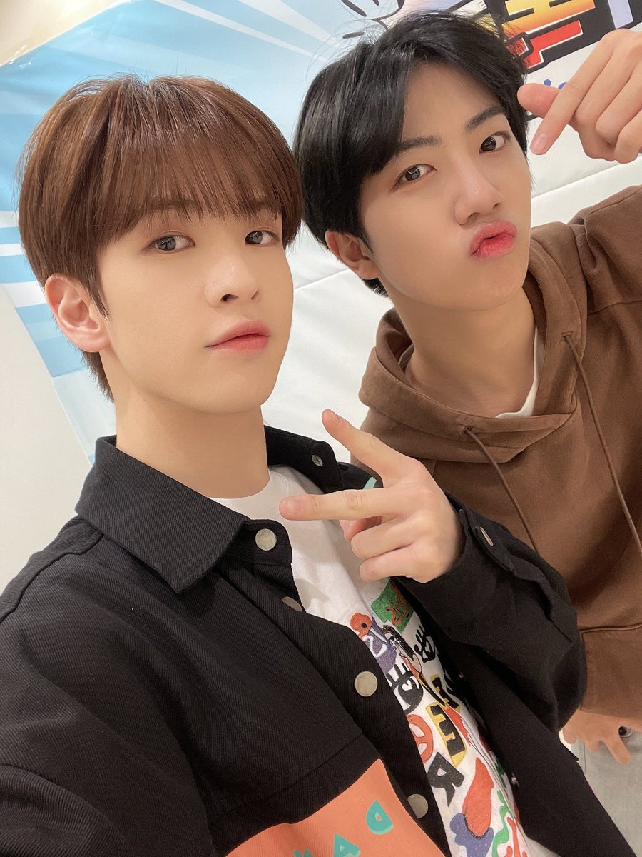 สุขสันต์วันเกิดเจ้าวอนจิน ขอให้วอนจินมีความสุขมากๆ เป็นน้องที่น่ารักของพี่แอลรอนตลอดไปเลยน้า💕