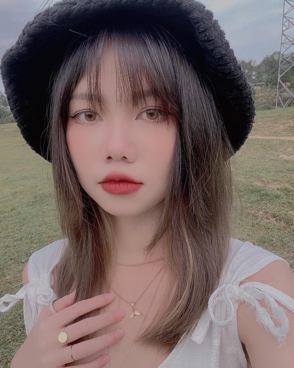 lee_p0905's tweet photo. Me and flower 🌹💕 #me 
#loveyourself #selfie #flower https://t.co/TkX1AAqef4
