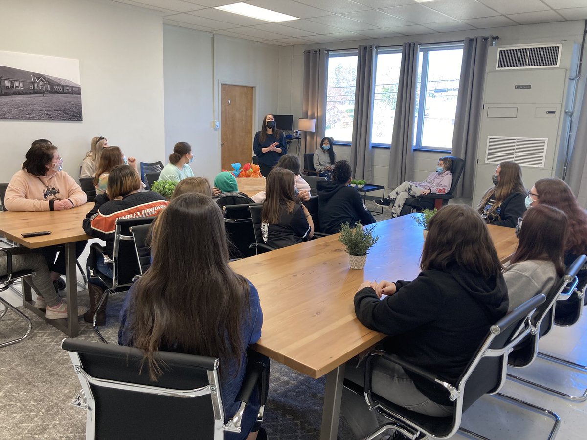 MindyHutchins1's tweet image. @WestMcDowellNC 7th grade students in Mrs. Merritt’s classes visited Head Start today, learning about career options in childcare &amp;amp; how to get started with this career in high school with @mcscte Child Development classes. @MCSHeadStart @MaryFinley13