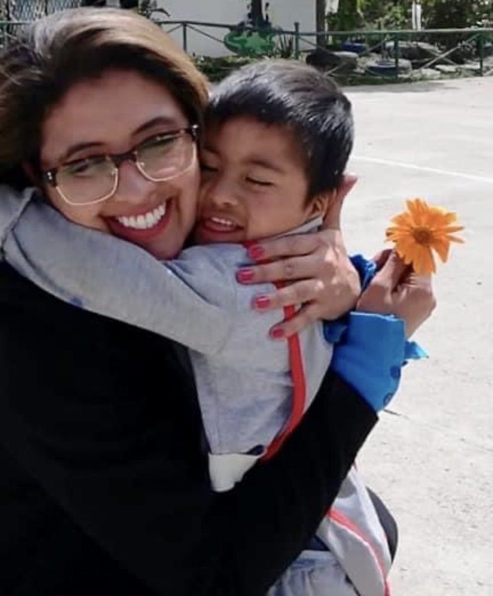 LoreVazquez00's tweet photo. Feliz día a quienes abrazan sin maldad, sin envidia y con amor puro ♥️ que la ignorancia de otros no abarrate el brillo de su energía, su bondad y su pureza 🙏🏻 que nadie les quite la sonrisa…. ni hoy, ni nunca 🥰 porque nacieron para ser grandes. Felíz día 😇 https://t.co/SJwGZDq7fv