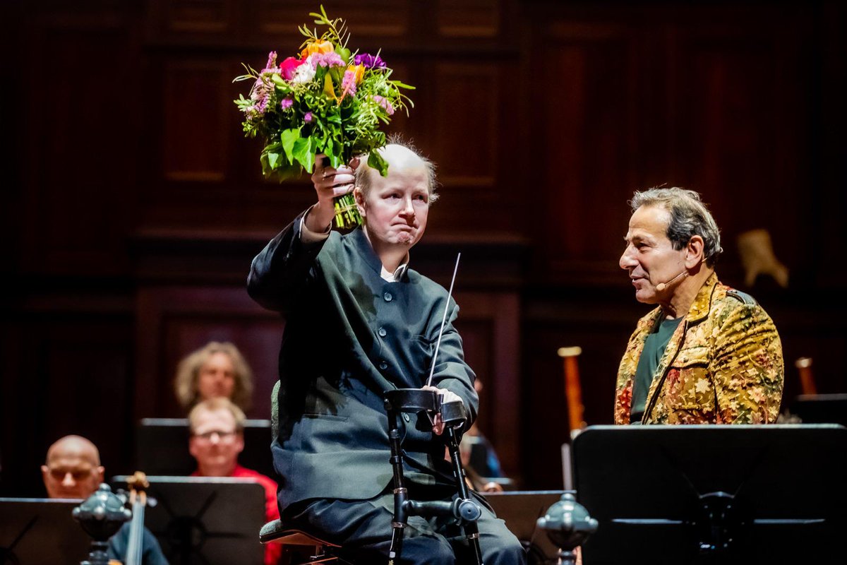 Vandaag is het alweer een week geleden dat ik in het <a href="/Concertgebouw/">Het Concertgebouw</a> het menuetto van de 40ste symfonie van #Mozart bij <a href="/maestrojuleso/">MaestroJules Onthult</a> mocht dirigeren. Het lijkt alsof het vandaag is! Dank <a href="/stichtingNGNG/">No Guts No Glory</a> <a href="/maestrojules/">JulesvanHessen</a> <a href="/shoarma82/">R⭕bbert V⭕ets</a>