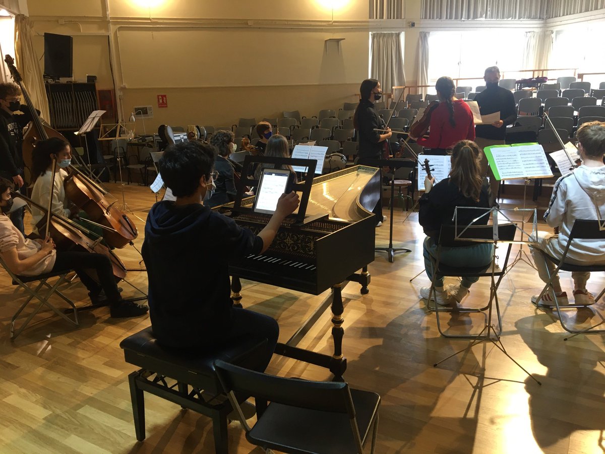 IEAOm's tweet photo. Últim assaig abans del concert d'aquesta tarda, concert per a dues violes de https://t.co/KIa7NI8elz. Telemann, amb la Marta Muñoz i la Mar Martínez com a solistes, l’orquestra Blanca Selva i en Martí Sobrado al clavicèmbal, tot sota la direcció  Joan Antoni Pich. #thenextfuture https://t.co/F8PBKh8dAV