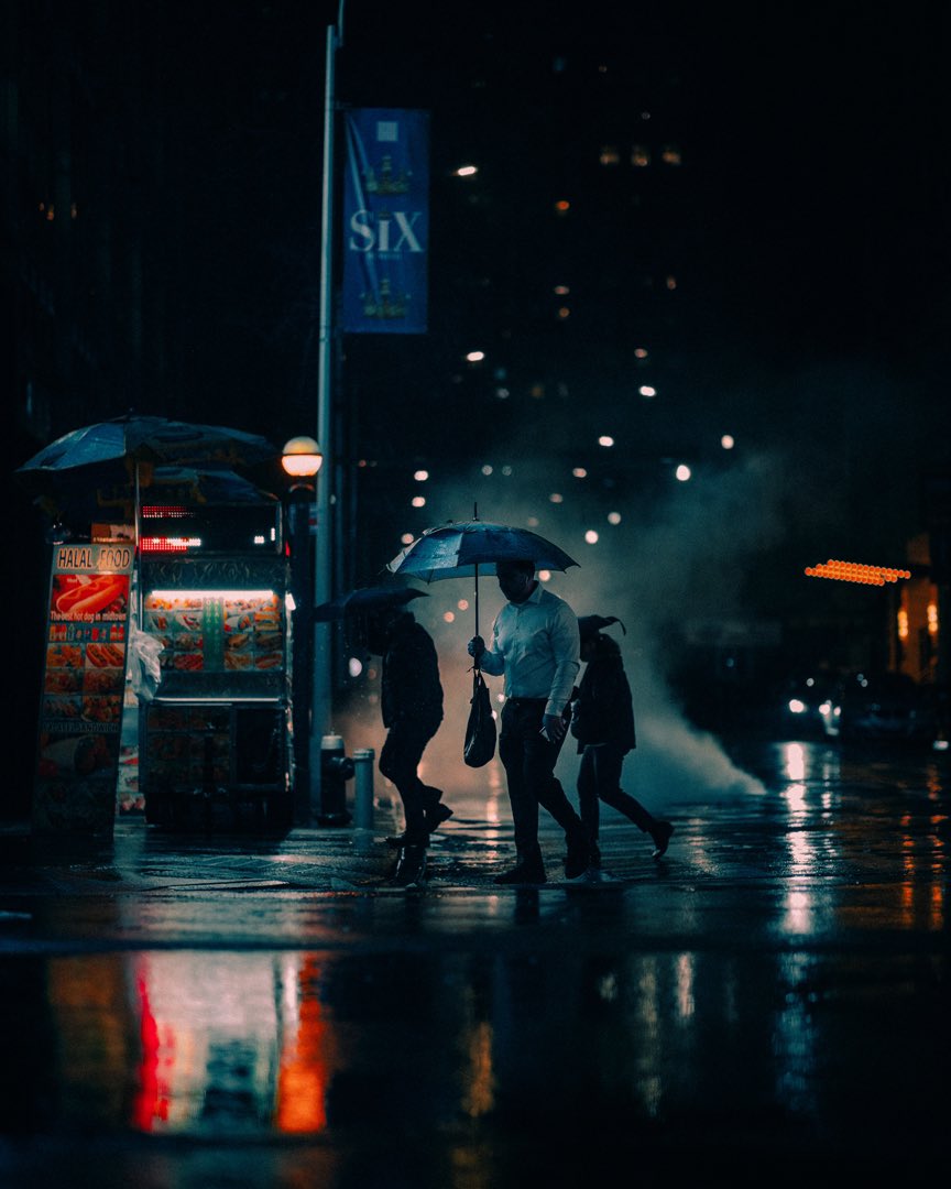 tyron_shi's tweet photo. colors of rainy nyc https://t.co/qSlSTSx9Bt