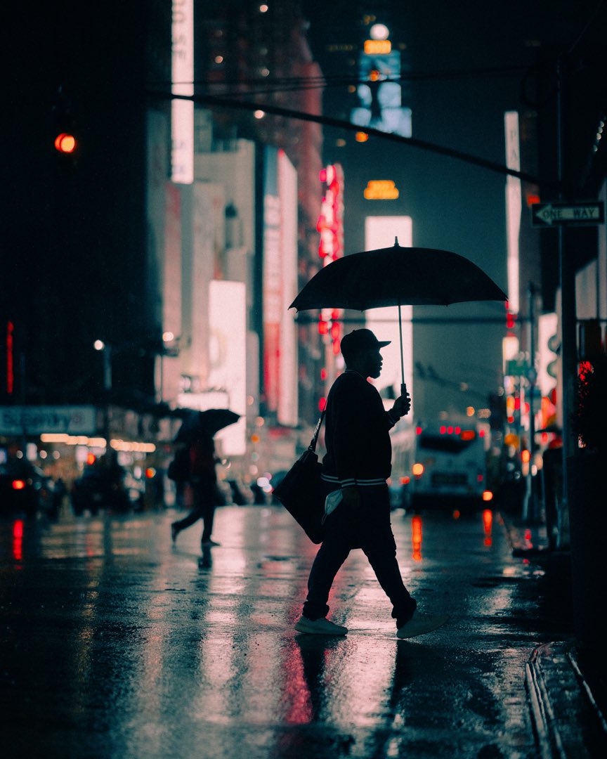 tyron_shi's tweet photo. colors of rainy nyc https://t.co/qSlSTSx9Bt