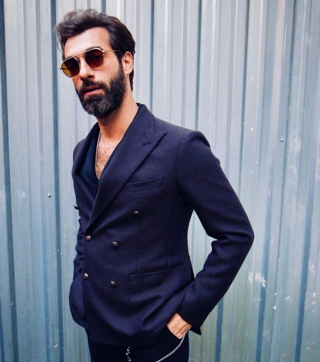 Artık ekrana dönmesinin vakti çoktan gelmiş olan birini paylaşayım o zaman. Verdiğin uzun ara bitsin artık güzel insan.. 

#İlkerKaleli