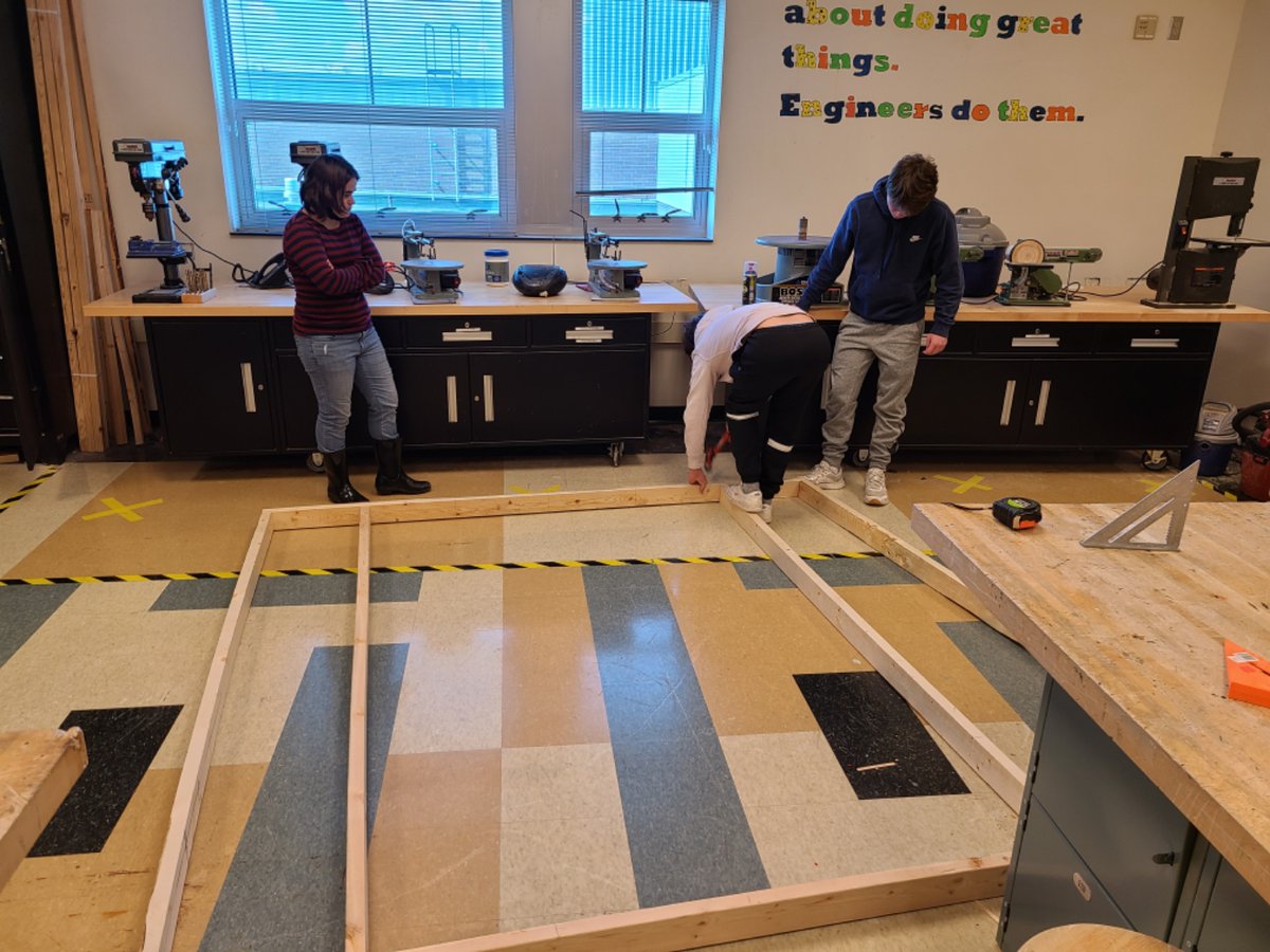 SHS_DocSartori's tweet image. Technical Math, measuring, framing, estimating and building walls #shslearn #sascompass #techmath #saslearn
