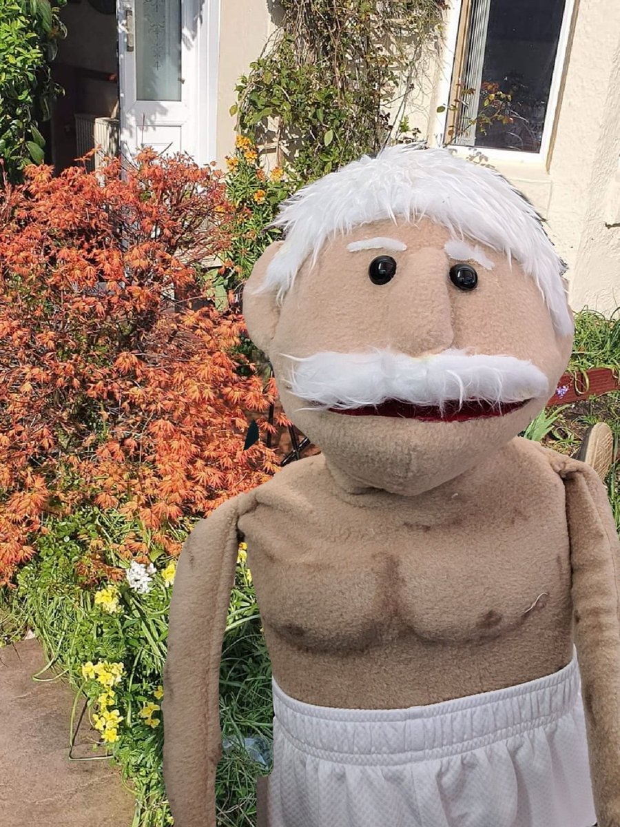 In honour of #WorldPuppetryDay and TOVs first sunbathe of the year ... thought I'd show off my latest addition to the @distantpod Puppet family .....I give you Puppet Tops Off Vic
@MikeBubbins @elisjames @SteffGarrero