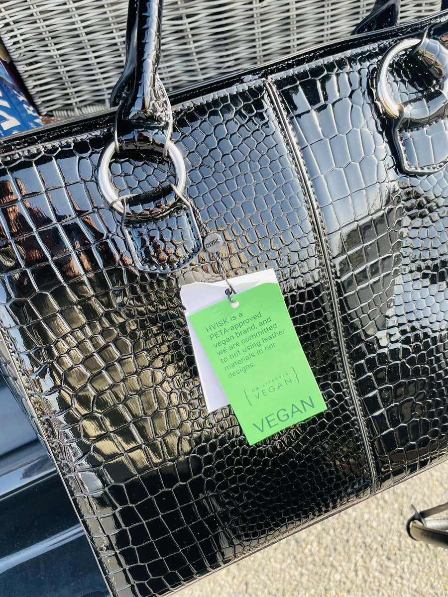 I walked into the shop to find collapsible storage for the Animal HQ lockup. The first thing that hit my eye-line was this handbag. I didn’t stand a chance did I? 😂🤷🏽‍♀️🤦🏽‍♀️ #Vegan #VeganHandbag #Oopsie