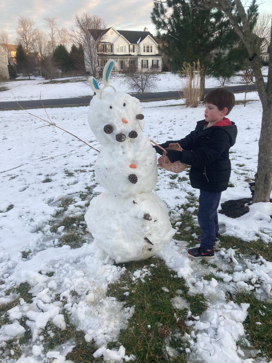 edd_joan's tweet photo. ⛄️🐰Spring is gaining on Old Man Winter! Move over SnowMan! Come on SnowBunny!❄️🌸
#retired #retiredteacher #spring #winter #snowman #snowbunny #raisingreaders #springtime #melting #author #authorsofinstagram #grandparents #kidsactivities #winteractivity #readmorebooks #nonie https://t.co/igbHdbEBbw