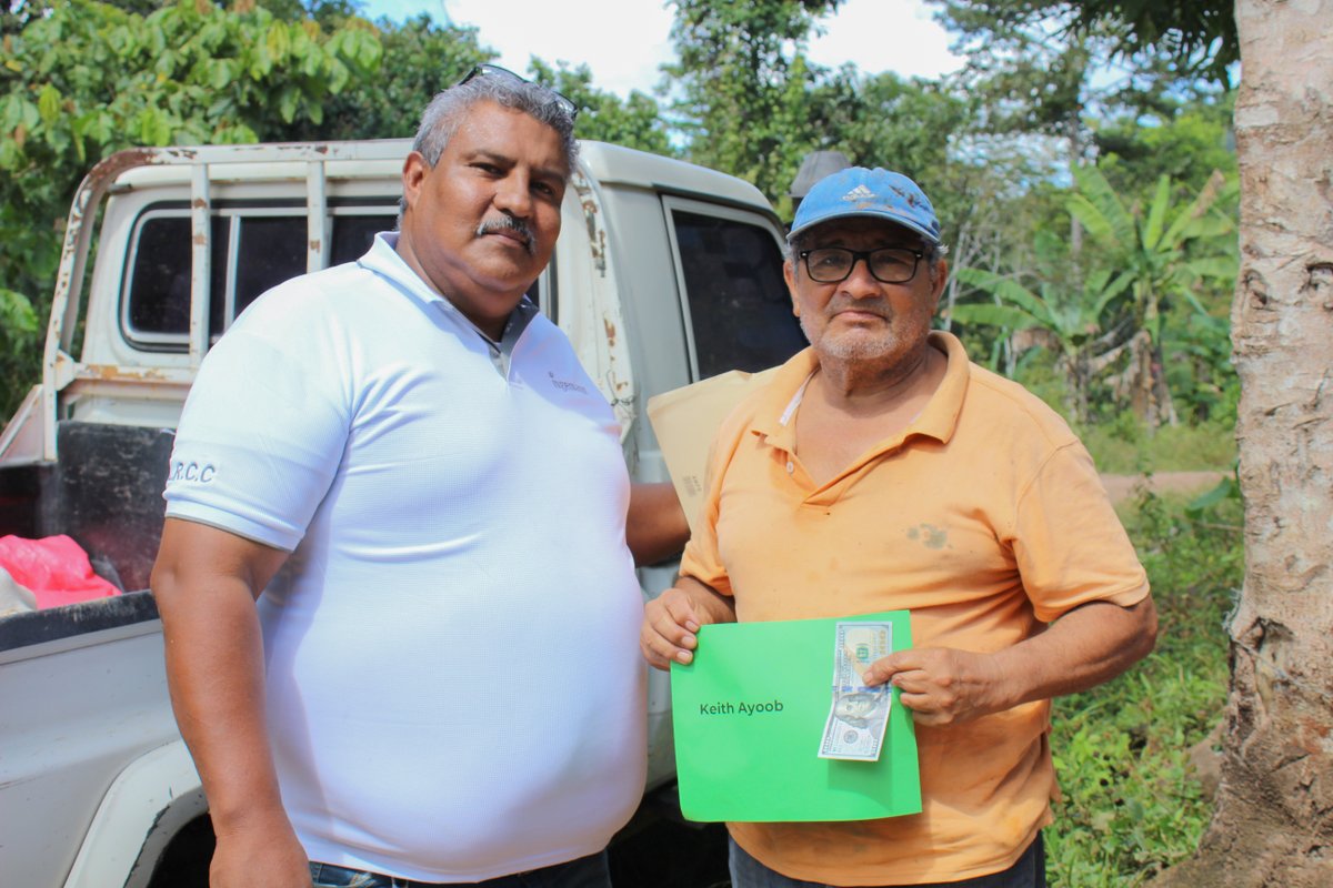 IngemannFC's tweet photo. 🧵3/ 15 heirloom Nicaraguan cacao farmers have been benefited so far from generous chocolate makers and chocolate lovers. And last week, our technicians and communication team went to each farmer’s farm’s gate to give in their hands the donations to support their heirloom trees. https://t.co/p9wtq2VSXf