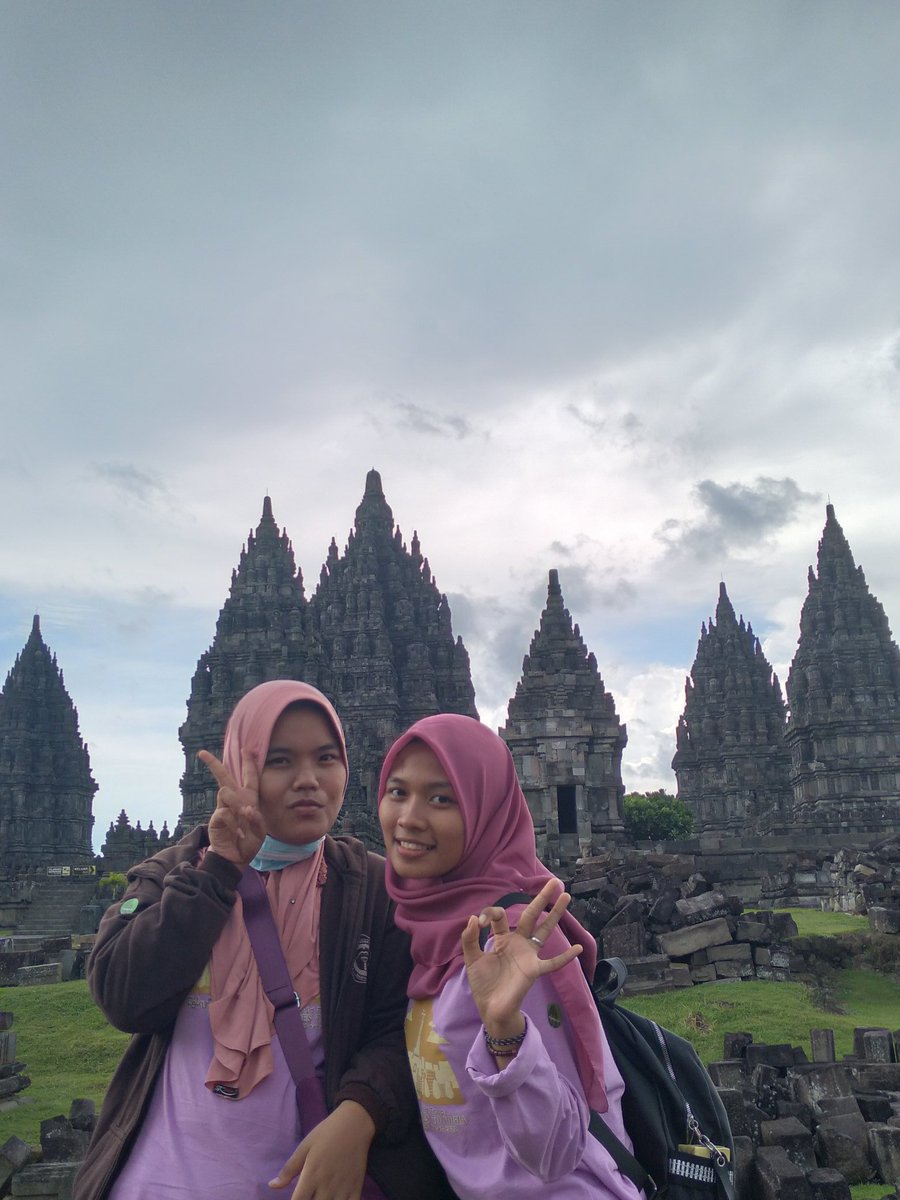 RevaFatricia's tweet photo. Halan halan alias jalan jalan check di jogjakarta
#candiprambanan
#jogjakarta
#candicandi
#staditour
#jalanjalan https://t.co/lEQ1baOh22
