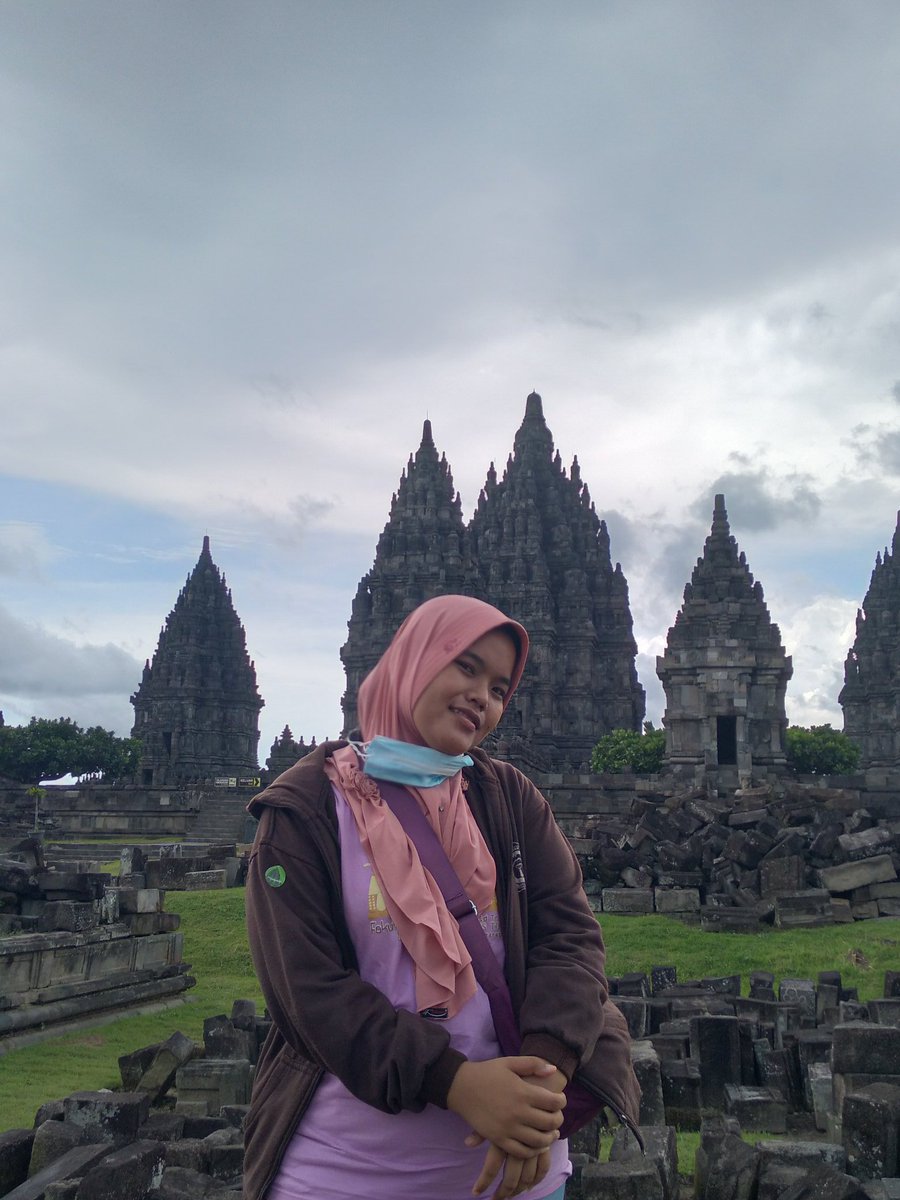 RevaFatricia's tweet photo. Halan halan alias jalan jalan check di jogjakarta
#candiprambanan
#jogjakarta
#candicandi
#staditour
#jalanjalan https://t.co/lEQ1baOh22
