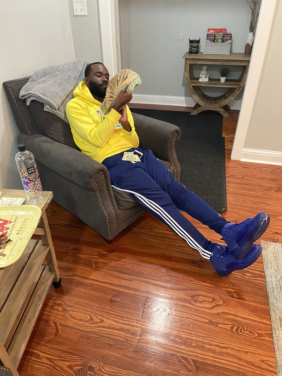 Auth_TeamMember's tweet image. 🏧CEO