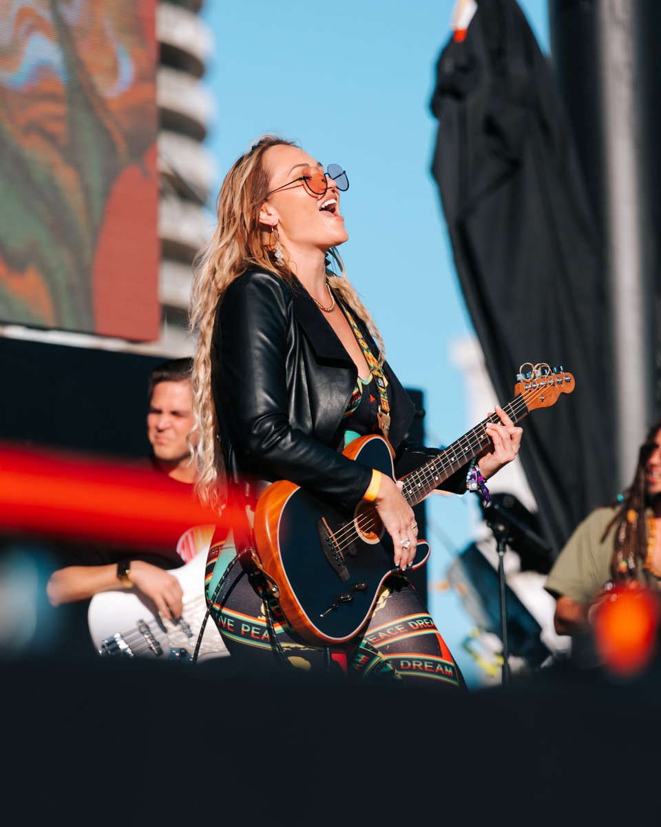 calivibesfest's tweet photo. #HigherThanTheClouds with @anuheajams!! 🌥 🎶 #calivibes2022
⠀
📸 #evanwollenberg https://t.co/G18Edz014E