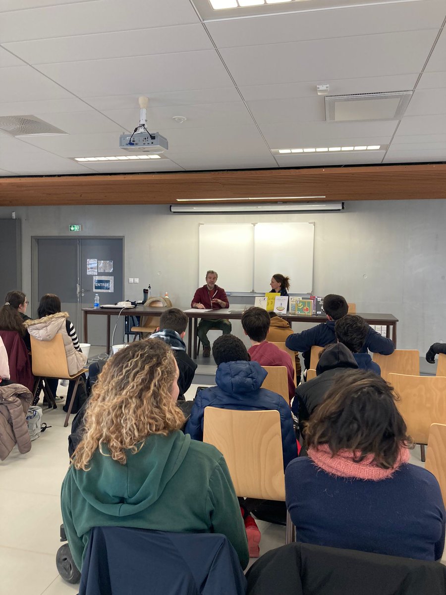 delor_laetitia's tweet photo. Dernière étape de notre projet #zaizaizaizai  : la venue au lycée de #FabCaro ! 
Un beau moment d'échanges avec nos élèves sur la #BD, son adaptation, ses autres titres et ses projets futurs...

#profdoc #CDI
#rencontredauteur
#EAC @acmontpellier https://t.co/zj3raEPRW0