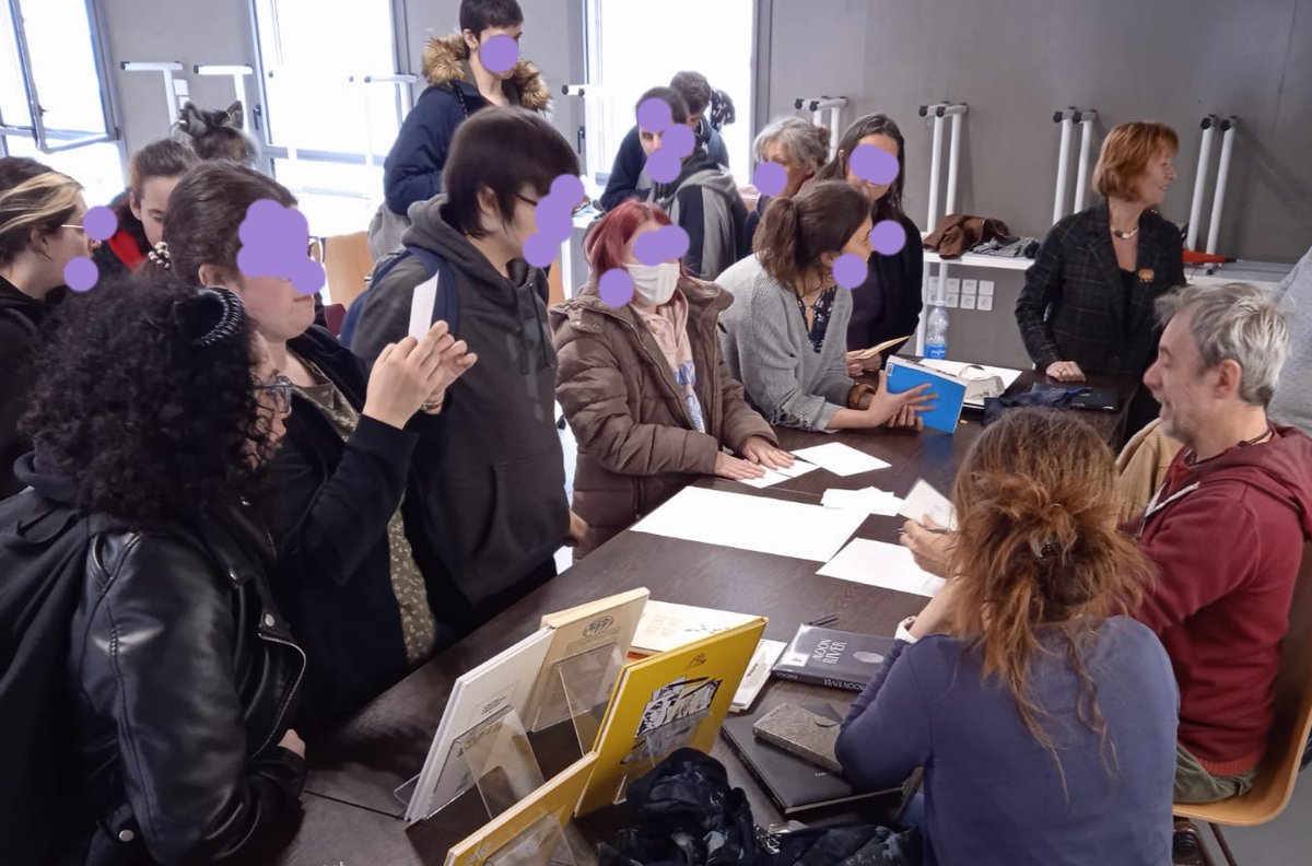 delor_laetitia's tweet photo. Dernière étape de notre projet #zaizaizaizai  : la venue au lycée de #FabCaro ! 
Un beau moment d'échanges avec nos élèves sur la #BD, son adaptation, ses autres titres et ses projets futurs...

#profdoc #CDI
#rencontredauteur
#EAC @acmontpellier https://t.co/zj3raEPRW0