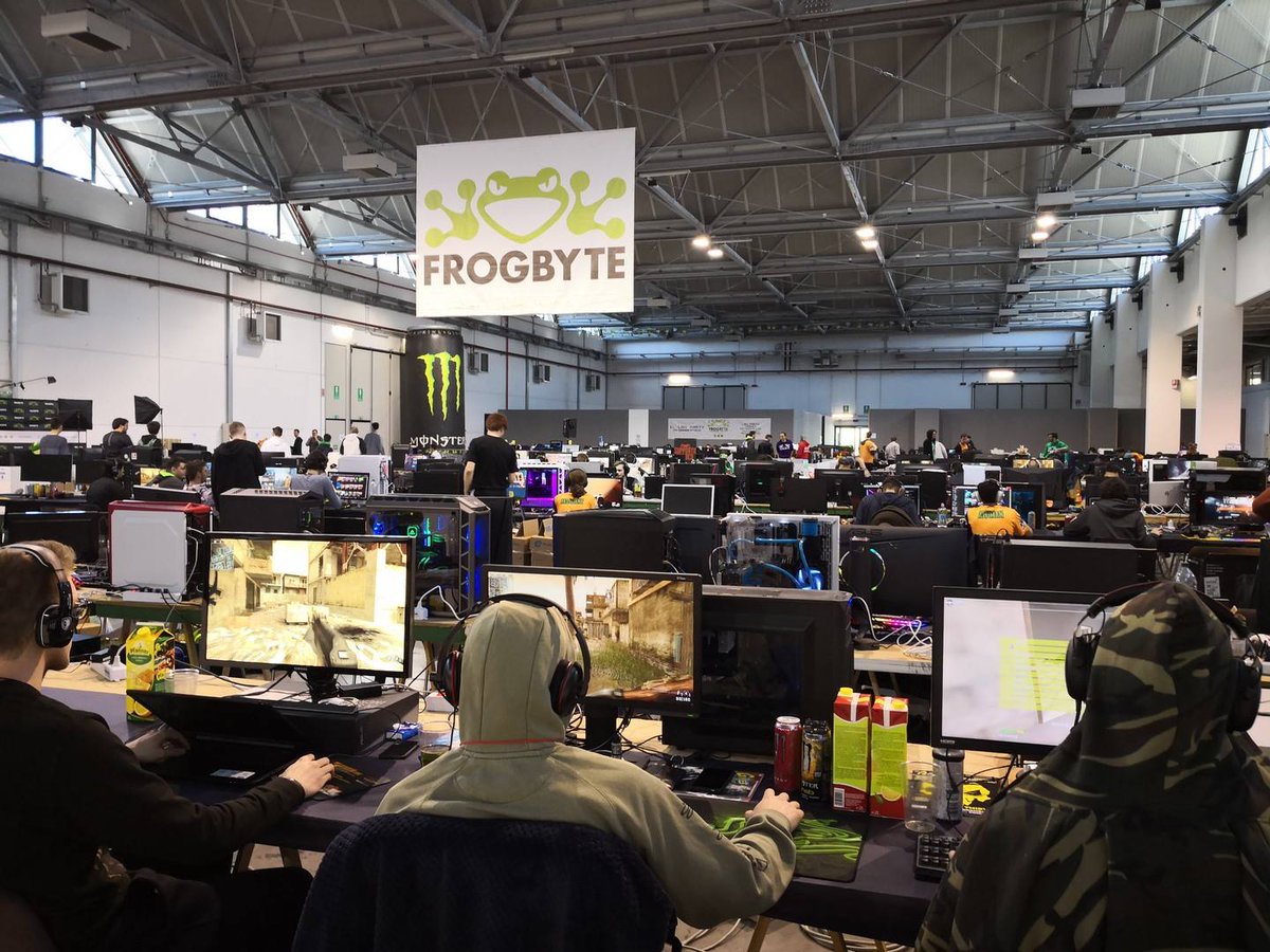 TheGamesMachine's tweet photo. Gli amici di #Frogbyte, già a fianco di TGM in diverse iniziative, stanno per tornare con il loro #LANparty, il più grande d'Italia: 150 postazioni in una tre giorni con atmosfere d'altri tempi. Ecco tutte le info. https://t.co/QRYWHiYID0 https://t.co/19dmHwwwrT