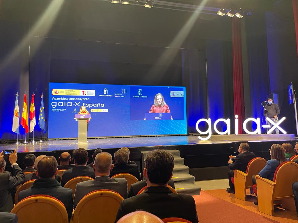 Este viernes pasado, día 18, asistimos a la presentación de la Asamblea Constituyente de Gaia-X España, en Talavera de la Reina.
Gran eventos junto a la presencia de la Vicepresidenta Primera de Gobierno y del Presidente de Castilla-La Mancha.