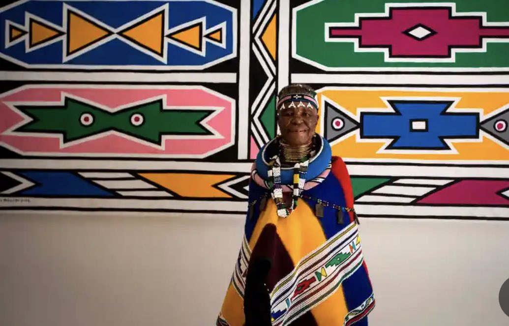 karynmaughan's tweet photo. Award-winning Ndebele artist Esther Mahlangu has been violently attacked and robbed in her home.
Mpumalanga police statement provides disturbing details of the attack, in which the 87-year-old was punched and strangled. 

This is heartbreaking and shameful. 💔 https://t.co/D2waD6I2xG