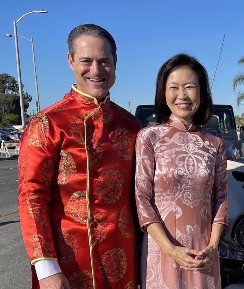 LarryTenney's tweet photo. #cosplay & cozying up to cops for two of the most corrupt politicians in Orange County
β’ #SpitzerResign
β’ #LieCheatSteel https://t.co/dMndE20gQT