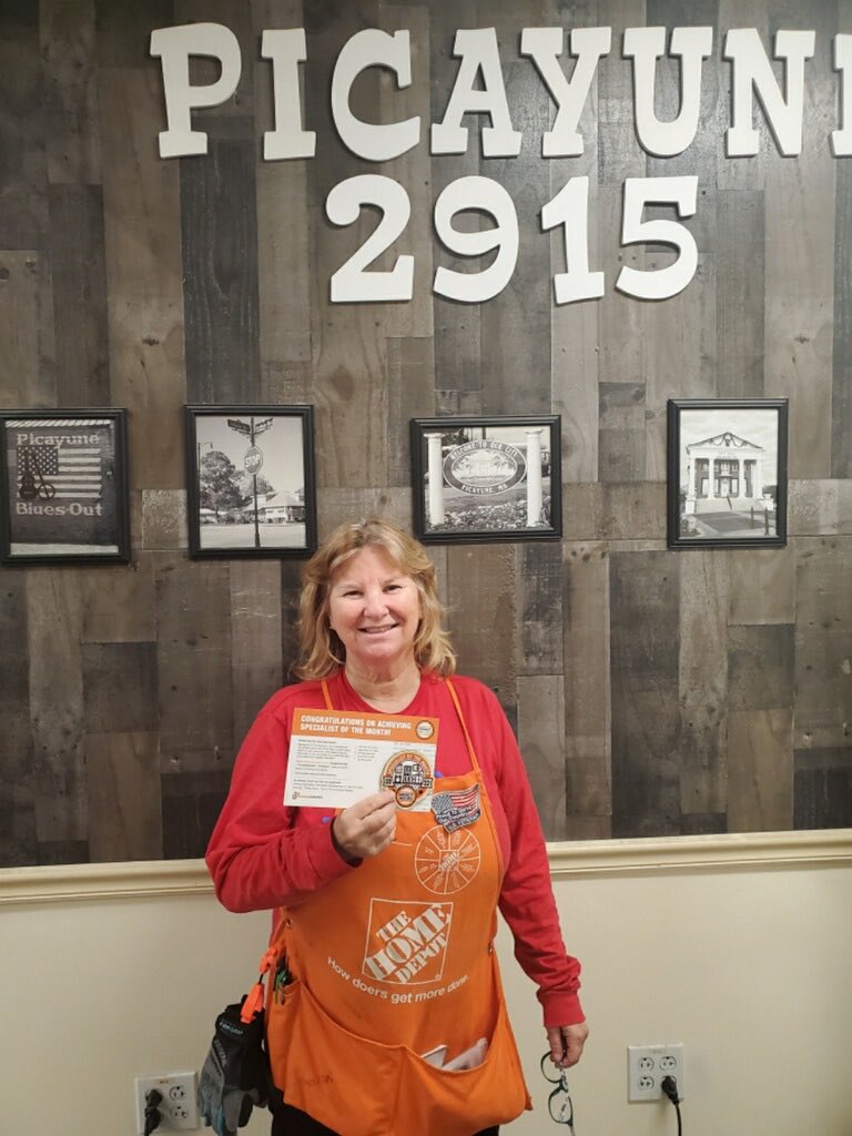Great job to Rae !! Specialist of month for February ⁦@ChrisDurand_HD⁩ ⁦@rjwoutdoors⁩